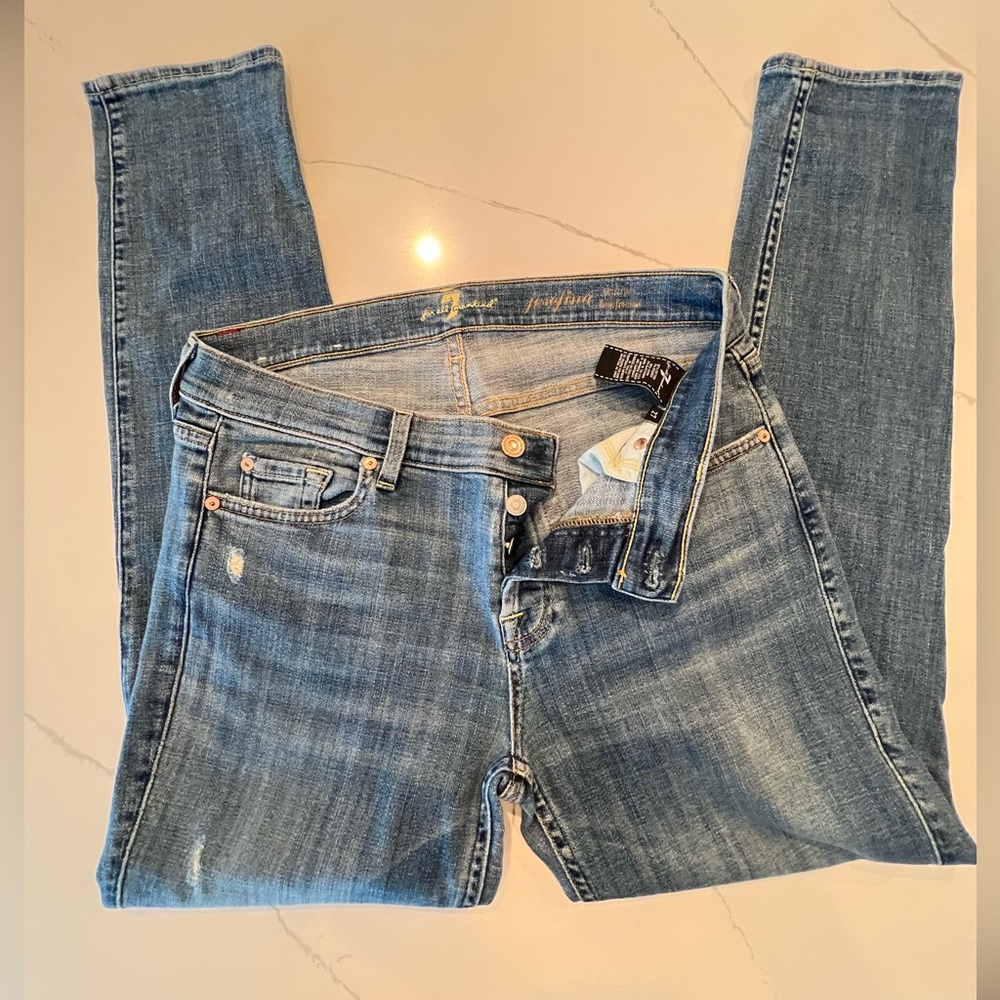 7 For All Mankind Josefina Jeans Size 27. Worn once.
